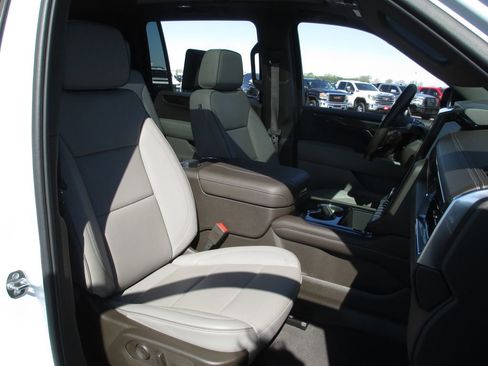 Used 2025 GMC Yukon XL Elevation w/ Elevation Premium Package image 25