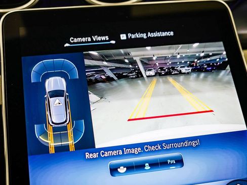 Used 2025 Mercedes-Benz GLC 300 image 23