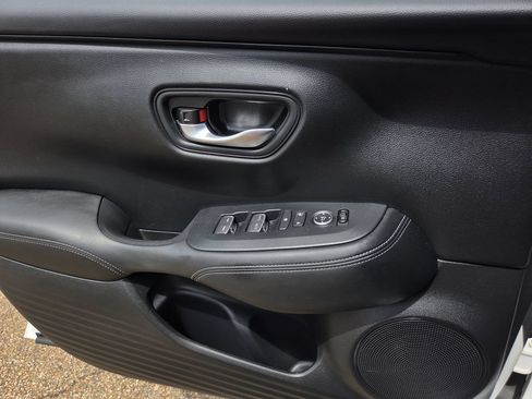 Used 2024 Honda HR-V EX-L image 17