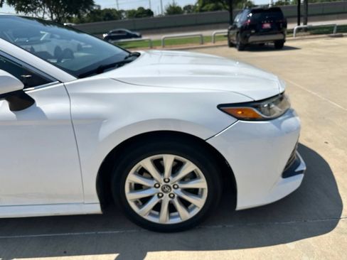 Used 2019 Toyota Camry LE FWD image 10