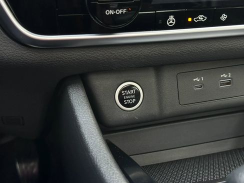 Used 2021 Nissan Rogue SV w/ Premium Package image 35