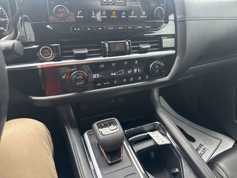 Used 2023 Nissan Pathfinder SL image 38