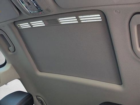 Used 2024 Mercedes-Benz GLE 450e 4MATIC image 16