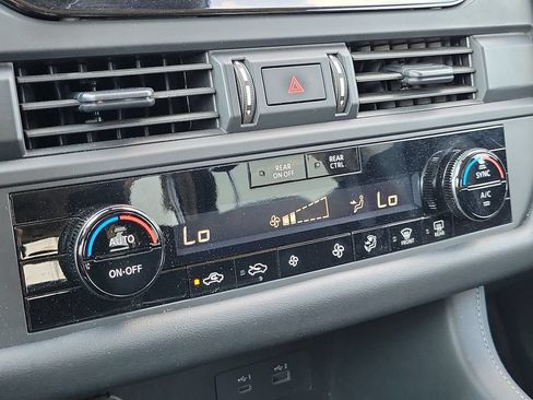 Used 2024 Nissan Pathfinder S AWD/4WD image 32
