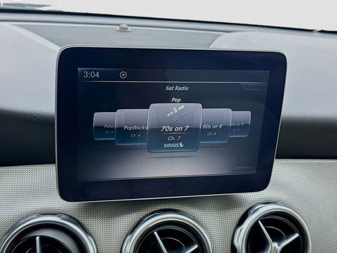 Used 2018 Mercedes-Benz GLA 250 image 11