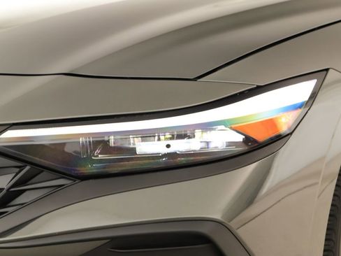 Used 2025 Hyundai Elantra Sport image 33