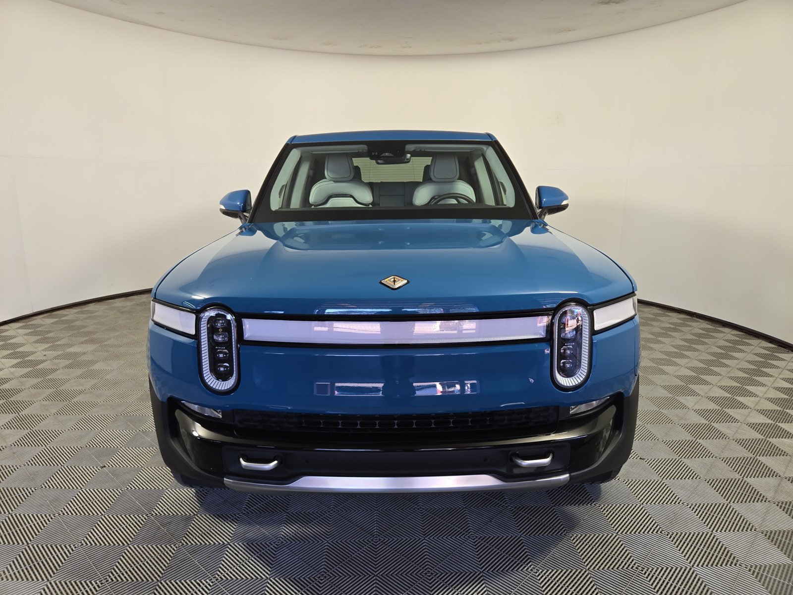 Used 2024 Rivian R1T Adventure Dual AWD/4WD image 8