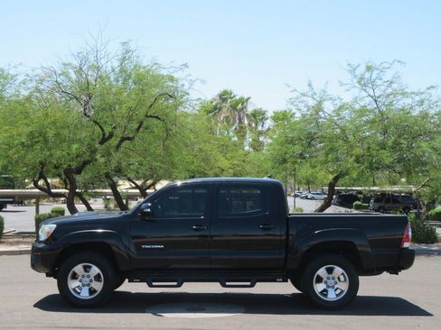 Used 2014 Toyota Tacoma PreRunner w/ TRD Sport Package RWD image 2