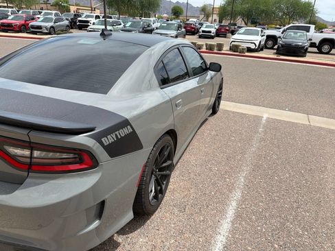 Used 2017 Dodge Charger R/T RWD image 6