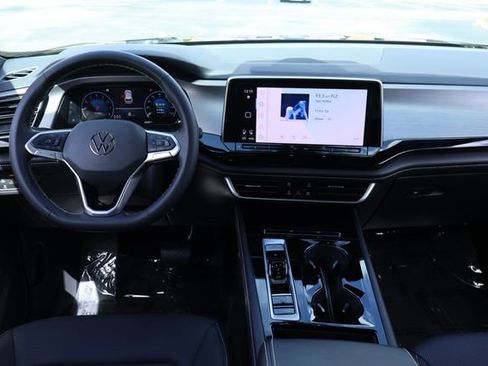 Certified 2024 Volkswagen Atlas Cross Sport SE w/ Panoramic Sunroof Package image 14