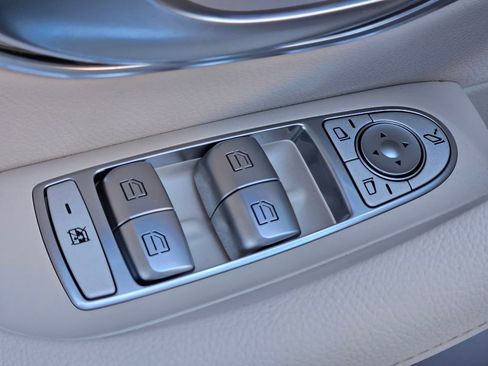 Used 2017 Mercedes-Benz E 300 4MATIC image 17