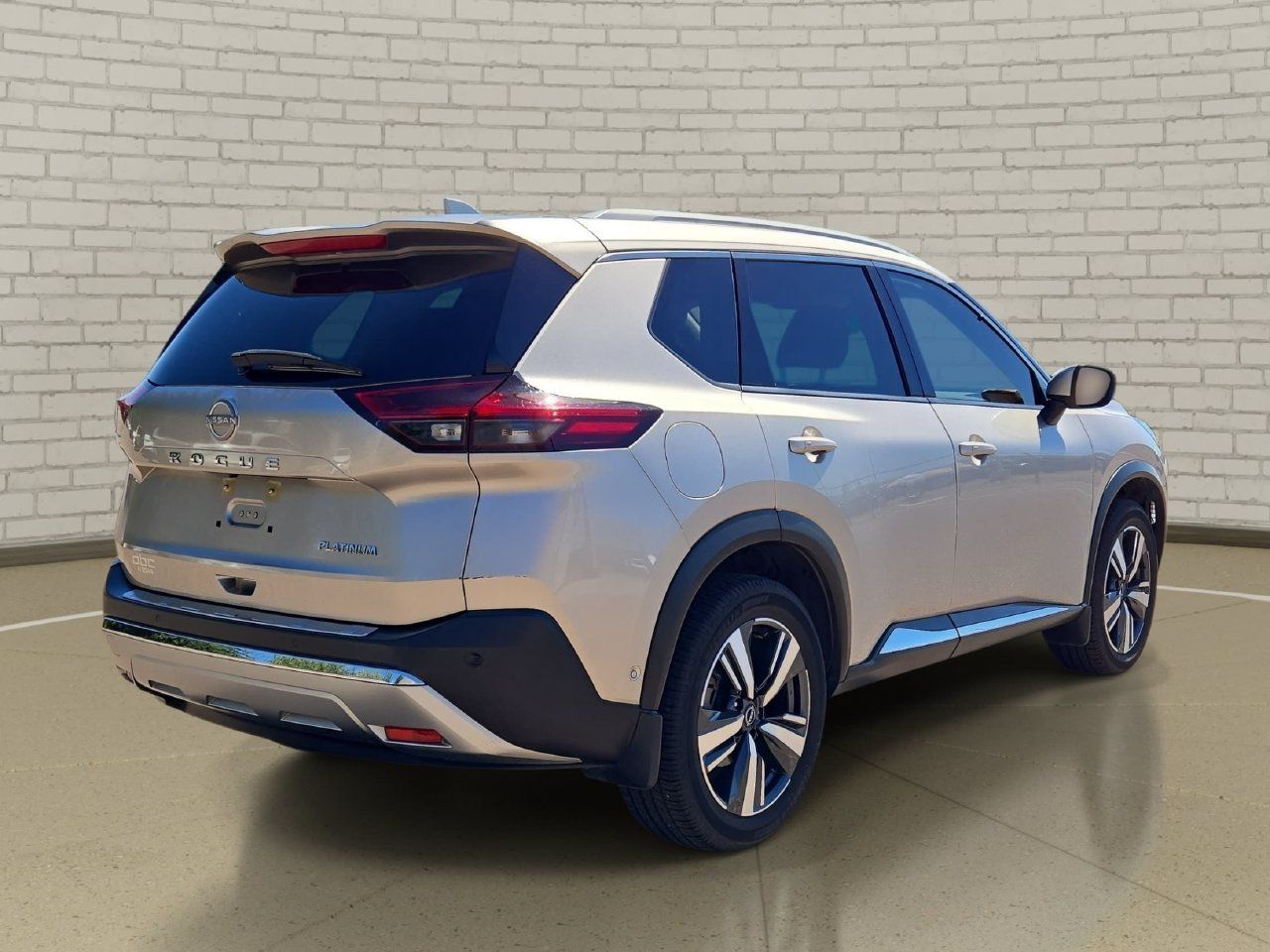 Used 2022 Nissan Rogue Platinum w/ Head-Up Display Package FWD image 5