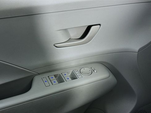 Used 2025 Hyundai Kona SEL image 15