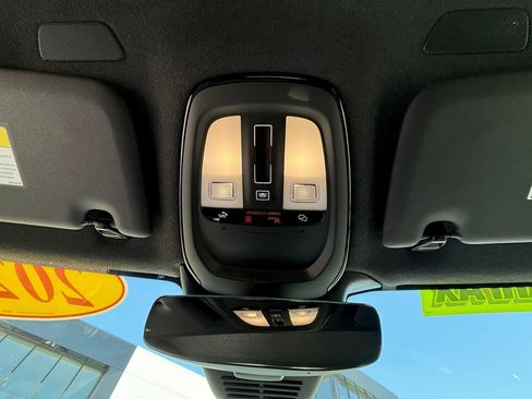Used 2024 Volvo XC40 B5 Core AWD/4WD image 29