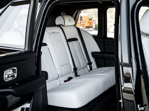 Used 2024 Rolls-Royce Cullinan Black Badge w/ Driver's Package image 27