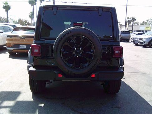 Used 2023 Jeep Wrangler Unlimited Sahara AWD/4WD image 5