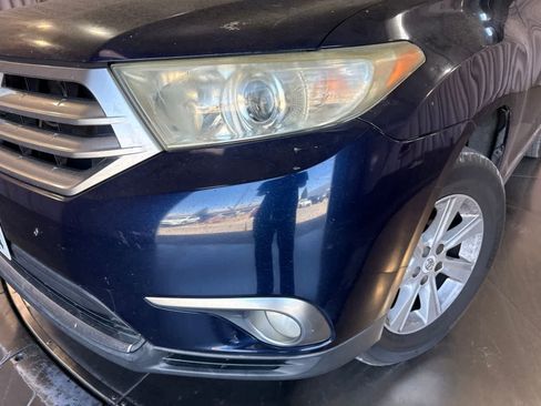 Used 2011 Toyota Highlander SE w/ Tow Pkg FWD image 9