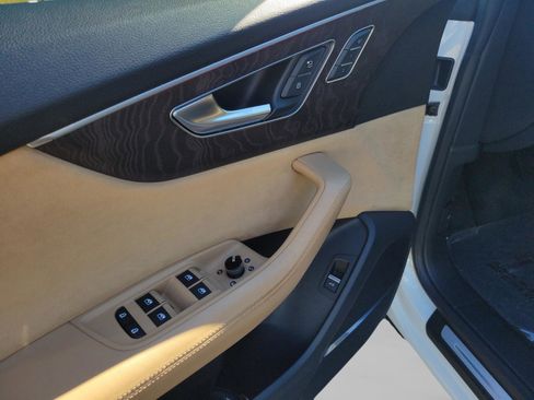 Used 2019 Audi Q8 Prestige w/ Luxury Package image 30