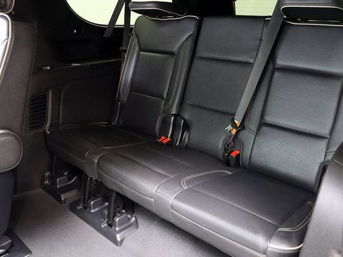 Used 2023 Chevrolet Suburban Premier image 12