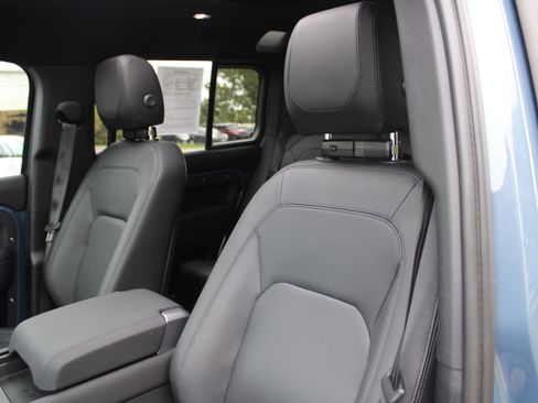 Used 2024 Land Rover Defender 110 S image 9