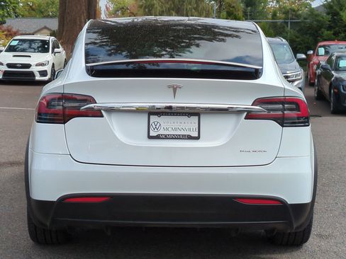 Used 2019 Tesla Model X image 4