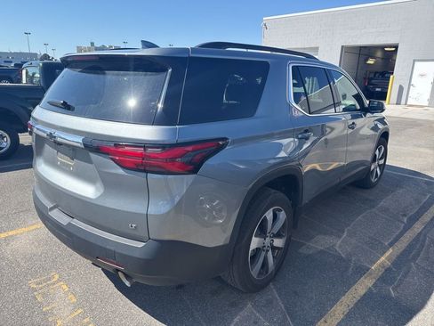 Used 2023 Chevrolet Traverse LT w/ LT Premium Package FWD image 2