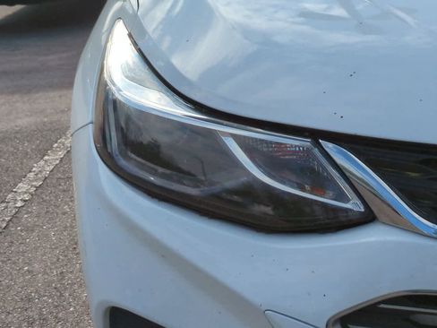 Used 2017 Chevrolet Cruze LT image 9