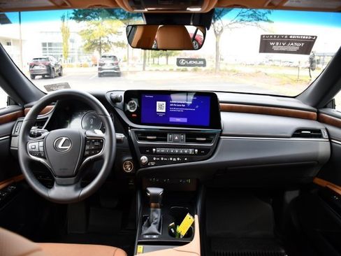 Certified 2025 Lexus ES 300h w/ Premium Package image 20