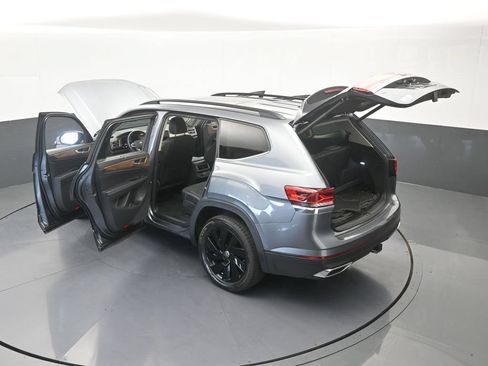 Used 2024 Volkswagen Atlas SE w/ Panoramic Sunroof Package FWD image 67