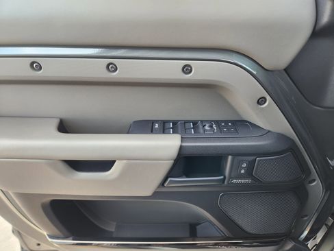 Certified 2025 Land Rover Defender 110 image 23