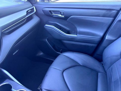 Used 2022 Toyota Highlander XLE image 33
