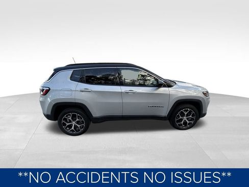 Used 2024 Jeep Compass Limited image 3