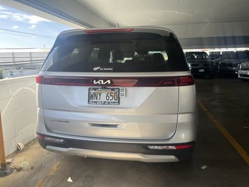 Used 2022 Kia Carnival LX image 5