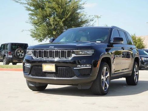 Certified 2023 Jeep Grand Cherokee Limited AWD/4WD image 3