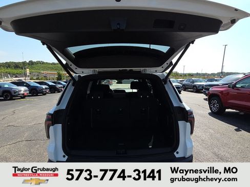 Used 2026 Chevrolet Traverse LT w/ Driver Confidence Package FWD image 32