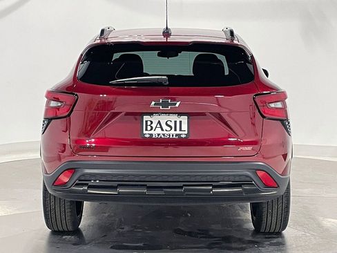 Used 2024 Chevrolet Trax RS FWD image 12