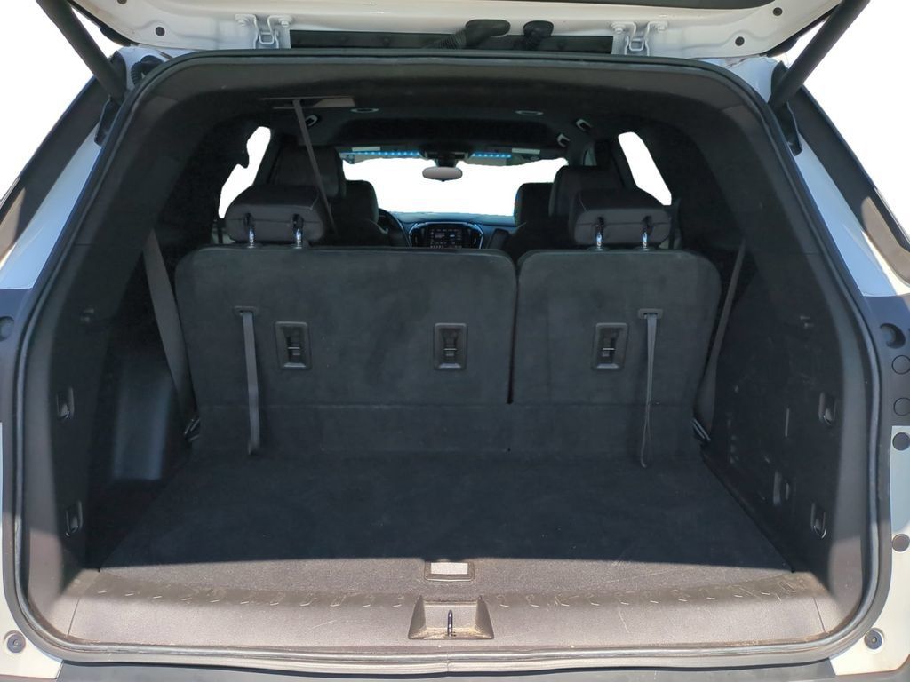 Used 2023 Chevrolet Traverse LT FWD image 13