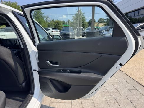 Used 2023 Hyundai Elantra SEL FWD image 23
