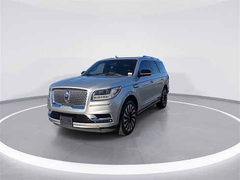 Used 2018 Lincoln Navigator Select image 4