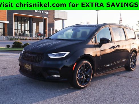 New 2026 Chrysler Pacifica Limited w/ S Appearance Package image 1