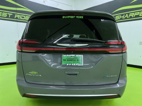 Used 2023 Chrysler Pacifica Pinnacle FWD image 8