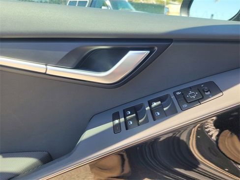New 2025 Kia Niro EX image 13