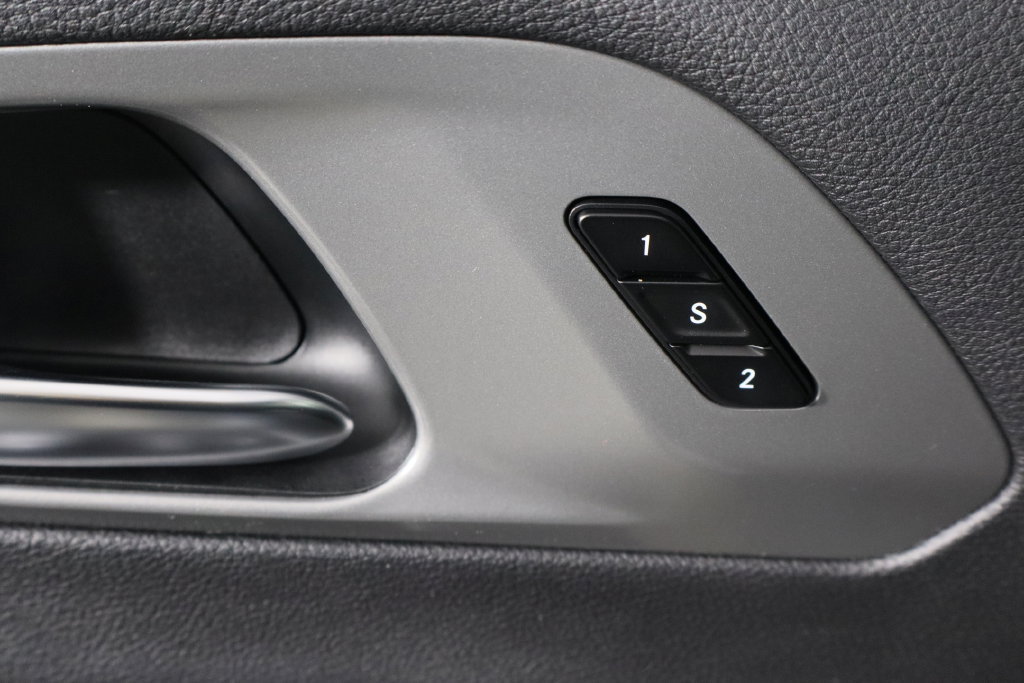 Used 2025 Chrysler Pacifica Select FWD image 23