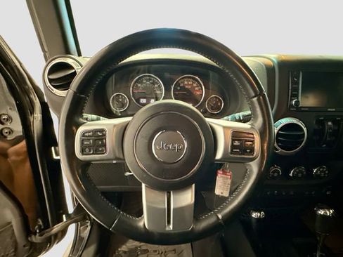 Used 2017 Jeep Wrangler Unlimited Rubicon image 11