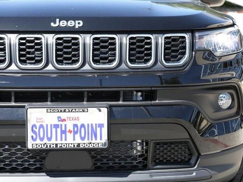 New 2025 Jeep Compass Latitude image 4
