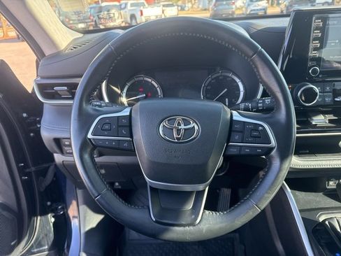 Used 2022 Toyota Highlander XLE image 29