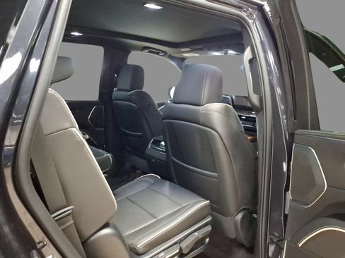 Used 2022 Cadillac Escalade Premium Luxury AWD/4WD image 9