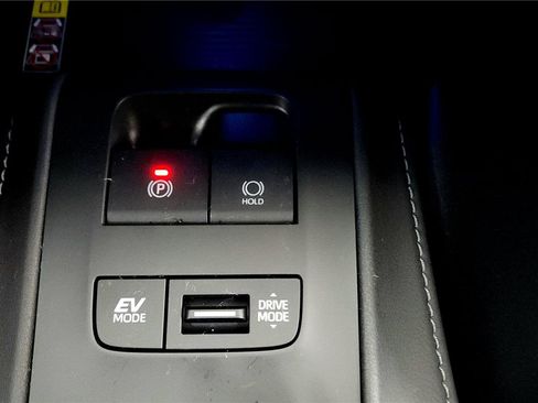 Certified 2023 Toyota Venza LE AWD/4WD image 33