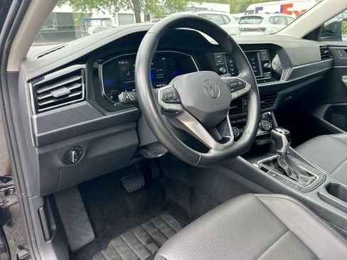 Used 2024 Volkswagen Jetta SE FWD image 14