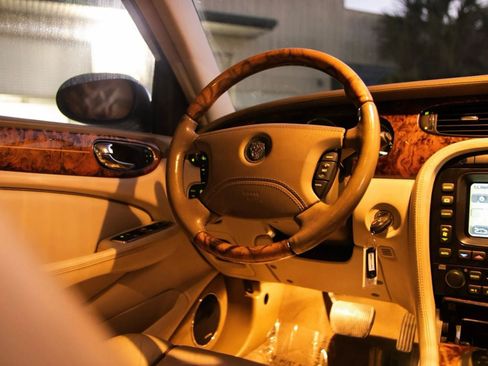 Used 2004 Jaguar XJ8 RWD image 38